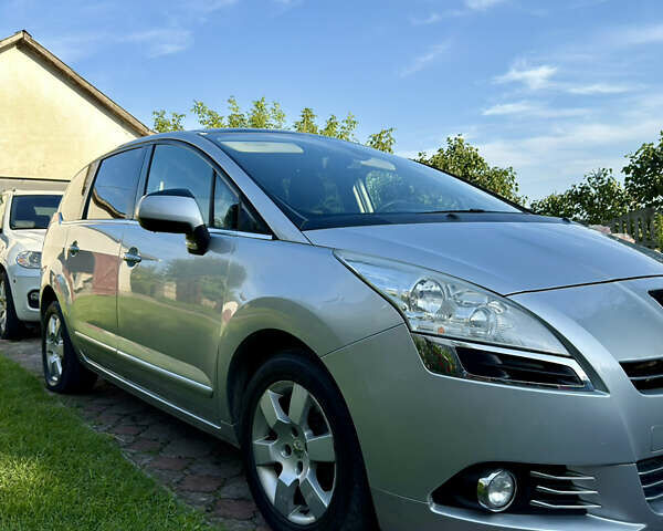 Сірий Пежо 5008, об'ємом двигуна 1.56 л та пробігом 258 тис. км за 8700 $, фото 1 на Automoto.ua