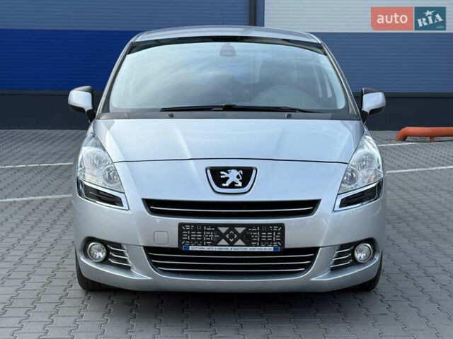 Сірий Пежо 5008, об'ємом двигуна 1.6 л та пробігом 190 тис. км за 8999 $, фото 1 на Automoto.ua