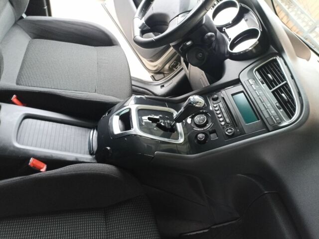 Сірий Пежо 5008, об'ємом двигуна 1.6 л та пробігом 120 тис. км за 9600 $, фото 1 на Automoto.ua