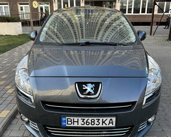 Сірий Пежо 5008, об'ємом двигуна 1.56 л та пробігом 220 тис. км за 8000 $, фото 2 на Automoto.ua