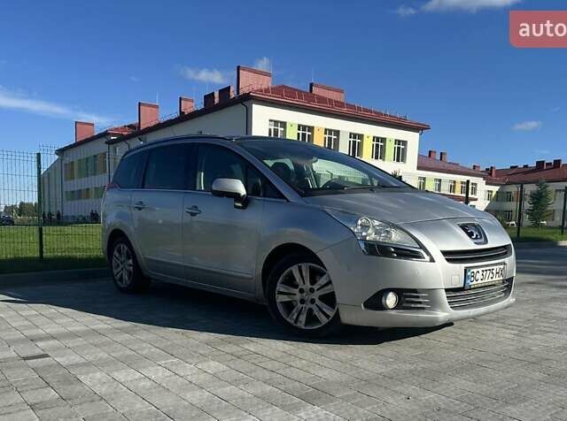 Серый Пежо 5008, объемом двигателя 2 л и пробегом 258 тыс. км за 8600 $, фото 3 на Automoto.ua