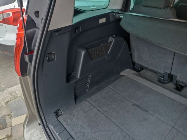 Сірий Пежо 5008, об'ємом двигуна 1.6 л та пробігом 120 тис. км за 9600 $, фото 10 на Automoto.ua