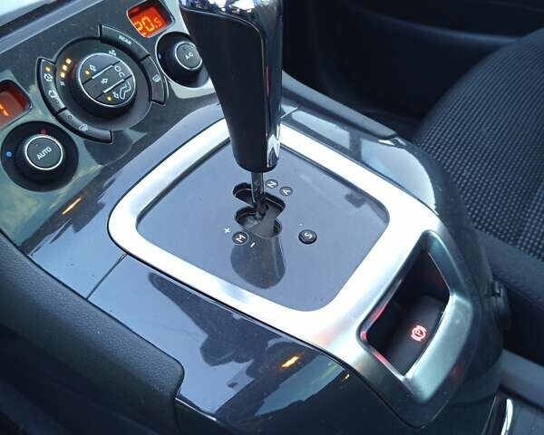 Серый Пежо 5008, объемом двигателя 1.56 л и пробегом 239 тыс. км за 9500 $, фото 8 на Automoto.ua