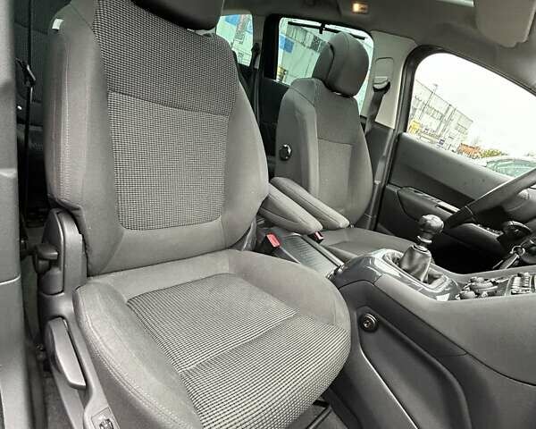 Сірий Пежо 5008, об'ємом двигуна 1.6 л та пробігом 254 тис. км за 8000 $, фото 32 на Automoto.ua