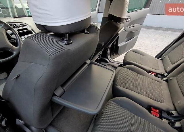 Сірий Пежо 5008, об'ємом двигуна 1.6 л та пробігом 244 тис. км за 9500 $, фото 8 на Automoto.ua