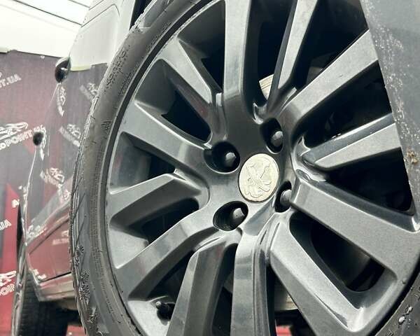 Сірий Пежо 5008, об'ємом двигуна 1.6 л та пробігом 254 тис. км за 8000 $, фото 5 на Automoto.ua