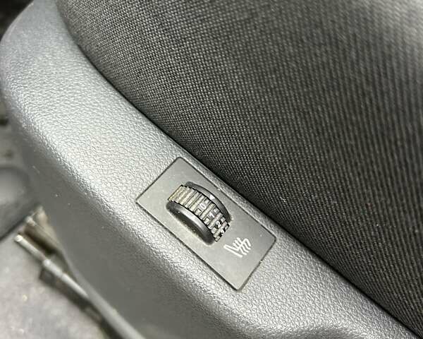 Сірий Пежо 5008, об'ємом двигуна 1.6 л та пробігом 254 тис. км за 8000 $, фото 24 на Automoto.ua