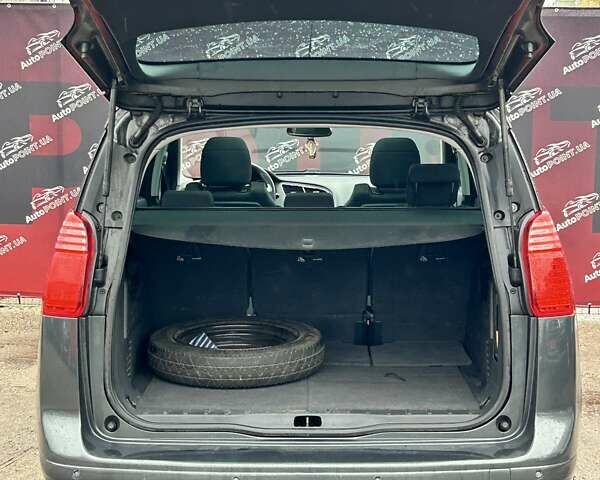 Сірий Пежо 5008, об'ємом двигуна 1.6 л та пробігом 254 тис. км за 8000 $, фото 9 на Automoto.ua