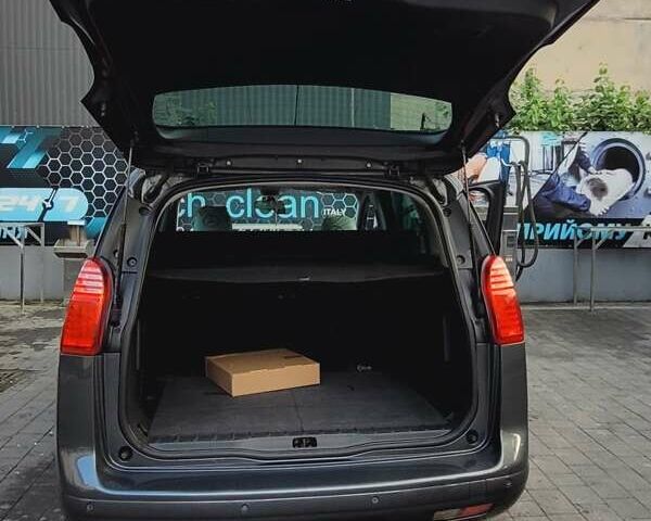 Сірий Пежо 5008, об'ємом двигуна 1.6 л та пробігом 244 тис. км за 9500 $, фото 11 на Automoto.ua