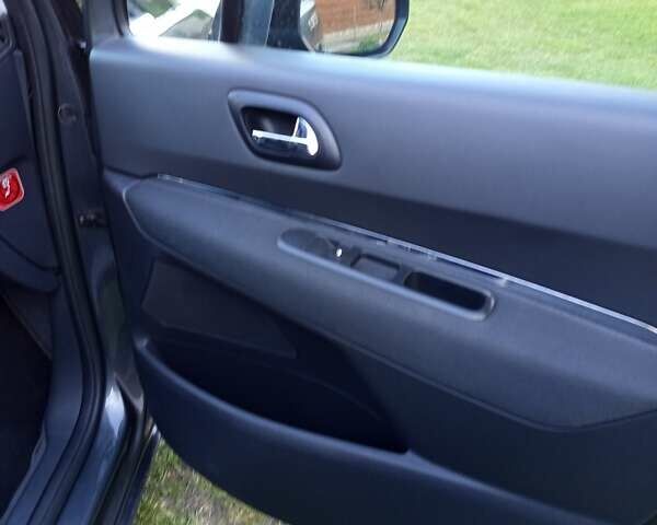 Серый Пежо 5008, объемом двигателя 1.56 л и пробегом 239 тыс. км за 9500 $, фото 12 на Automoto.ua