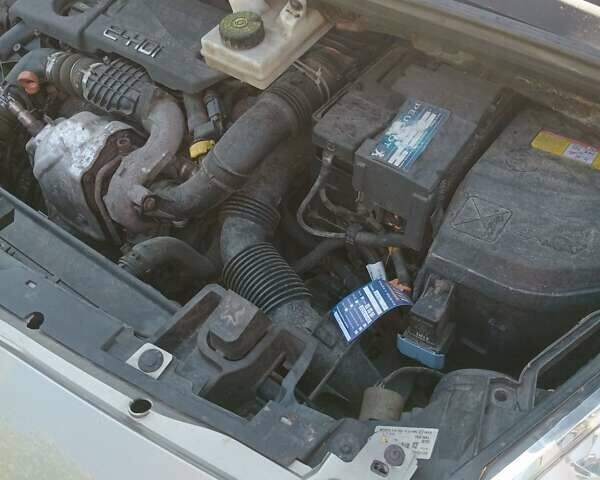 Серый Пежо 5008, объемом двигателя 1.6 л и пробегом 230 тыс. км за 8500 $, фото 1 на Automoto.ua