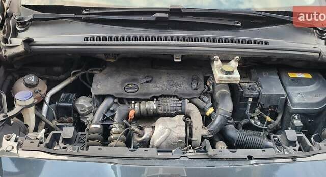 Сірий Пежо 5008, об'ємом двигуна 1.6 л та пробігом 244 тис. км за 9500 $, фото 2 на Automoto.ua