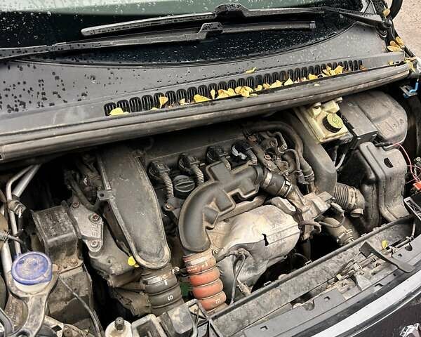 Сірий Пежо 5008, об'ємом двигуна 1.6 л та пробігом 254 тис. км за 8000 $, фото 31 на Automoto.ua