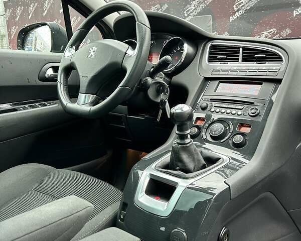 Сірий Пежо 5008, об'ємом двигуна 1.6 л та пробігом 254 тис. км за 8000 $, фото 33 на Automoto.ua
