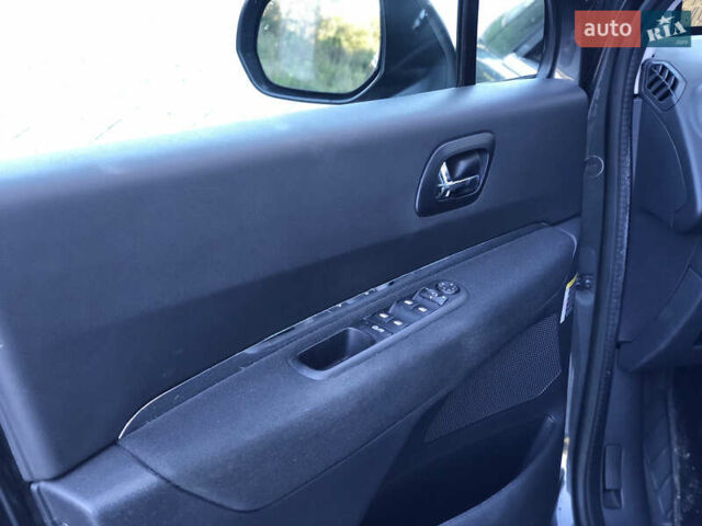Сірий Пежо 5008, об'ємом двигуна 1.6 л та пробігом 185 тис. км за 11500 $, фото 37 на Automoto.ua