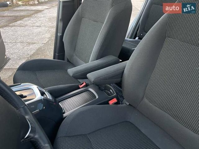 Серый Пежо 5008, объемом двигателя 2 л и пробегом 184 тыс. км за 11650 $, фото 80 на Automoto.ua
