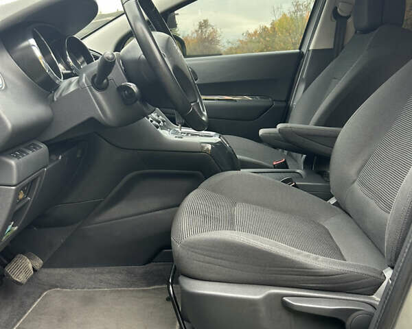 Сірий Пежо 5008, об'ємом двигуна 1.56 л та пробігом 263 тис. км за 11200 $, фото 12 на Automoto.ua