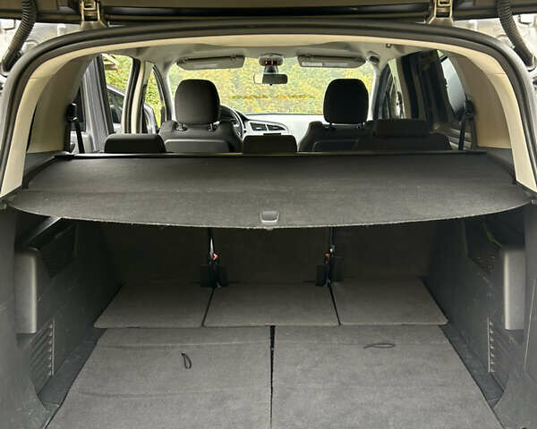 Сірий Пежо 5008, об'ємом двигуна 1.56 л та пробігом 263 тис. км за 11200 $, фото 16 на Automoto.ua