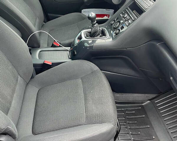 Сірий Пежо 5008, об'ємом двигуна 2 л та пробігом 240 тис. км за 12100 $, фото 25 на Automoto.ua