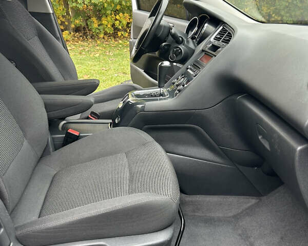 Сірий Пежо 5008, об'ємом двигуна 1.56 л та пробігом 263 тис. км за 11200 $, фото 13 на Automoto.ua