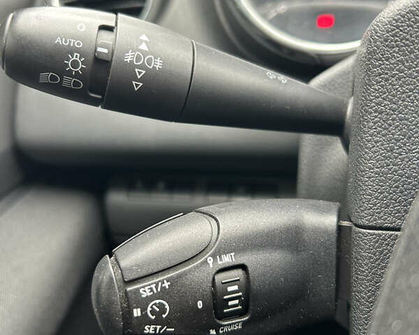 Сірий Пежо 5008, об'ємом двигуна 1.56 л та пробігом 263 тис. км за 11200 $, фото 29 на Automoto.ua