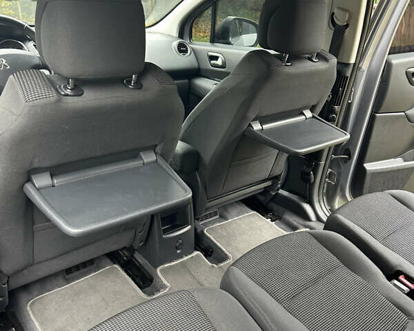 Сірий Пежо 5008, об'ємом двигуна 1.56 л та пробігом 263 тис. км за 11200 $, фото 20 на Automoto.ua