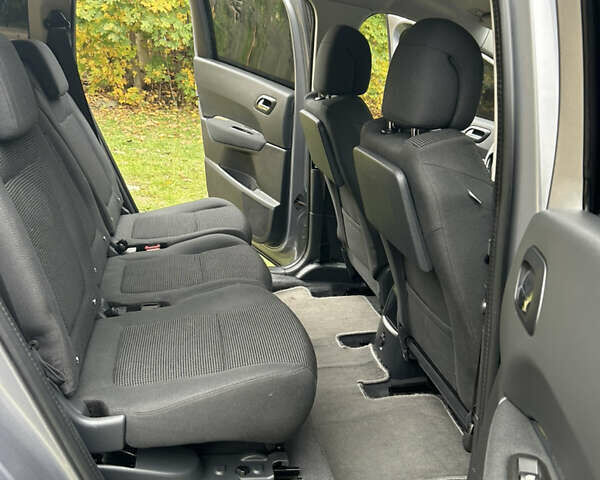 Сірий Пежо 5008, об'ємом двигуна 1.56 л та пробігом 263 тис. км за 11200 $, фото 15 на Automoto.ua