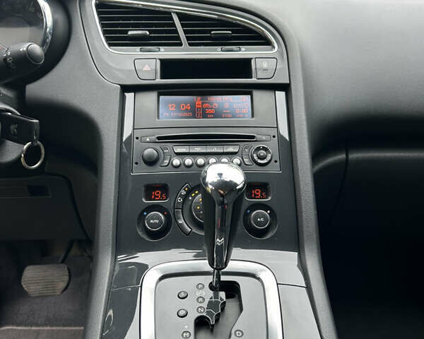 Сірий Пежо 5008, об'ємом двигуна 1.56 л та пробігом 263 тис. км за 11200 $, фото 22 на Automoto.ua