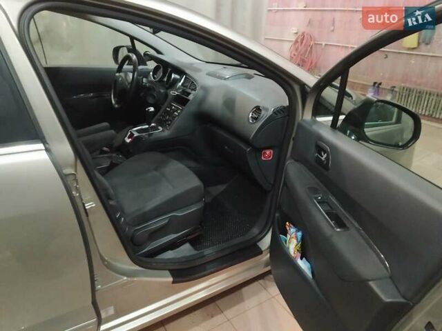 Серый Пежо 5008, объемом двигателя 1.6 л и пробегом 212 тыс. км за 11000 $, фото 5 на Automoto.ua