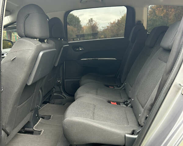 Сірий Пежо 5008, об'ємом двигуна 1.56 л та пробігом 263 тис. км за 11200 $, фото 14 на Automoto.ua