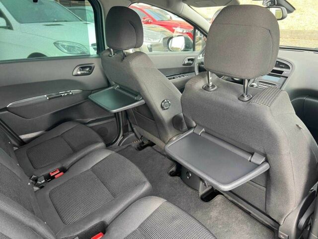 Серый Пежо 5008, объемом двигателя 1.6 л и пробегом 202 тыс. км за 10699 $, фото 17 на Automoto.ua