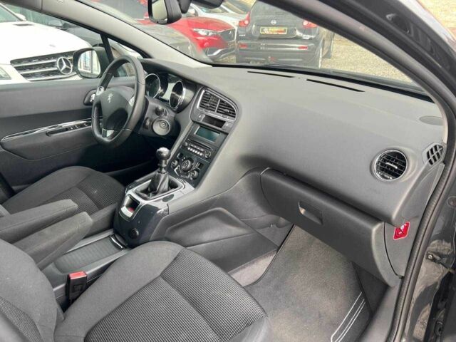 Серый Пежо 5008, объемом двигателя 1.6 л и пробегом 202 тыс. км за 10699 $, фото 16 на Automoto.ua