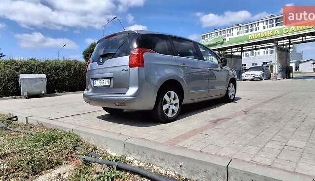 Сірий Пежо 5008, об'ємом двигуна 1.6 л та пробігом 262 тис. км за 13200 $, фото 1 на Automoto.ua