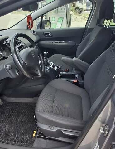 Сірий Пежо 5008, об'ємом двигуна 1.6 л та пробігом 262 тис. км за 13200 $, фото 13 на Automoto.ua