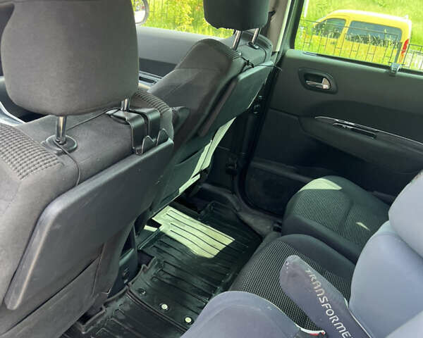 Серый Пежо 5008, объемом двигателя 1.6 л и пробегом 267 тыс. км за 9800 $, фото 11 на Automoto.ua