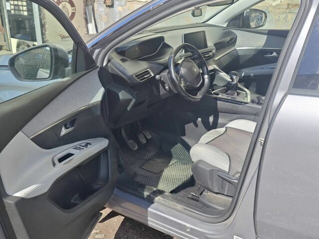 Серый Пежо 5008, объемом двигателя 1.5 л и пробегом 130 тыс. км за 16400 $, фото 1 на Automoto.ua