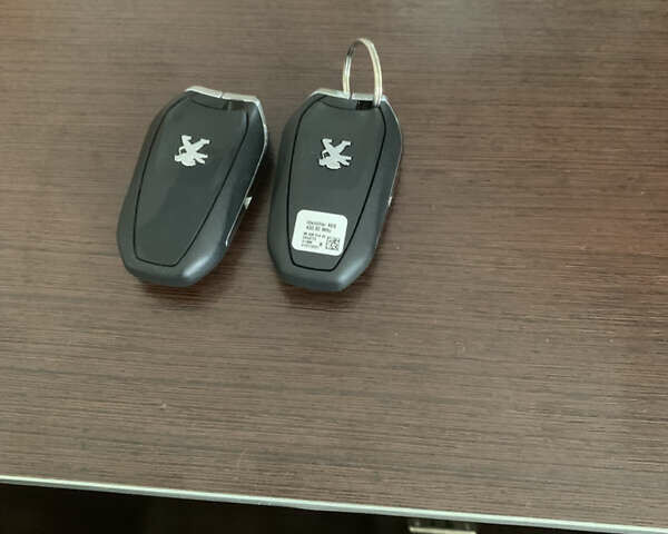 Сірий Пежо 5008, об'ємом двигуна 1.5 л та пробігом 112 тис. км за 23499 $, фото 16 на Automoto.ua