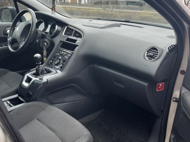 Сірий Пежо 5008, об'ємом двигуна 1.6 л та пробігом 264 тис. км за 6500 $, фото 4 на Automoto.ua