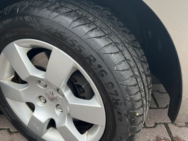 Сірий Пежо 5008, об'ємом двигуна 1.6 л та пробігом 264 тис. км за 6500 $, фото 3 на Automoto.ua