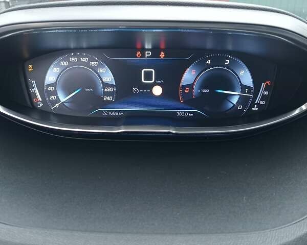 Сірий Пежо 5008, об'ємом двигуна 1.6 л та пробігом 221 тис. км за 17500 $, фото 3 на Automoto.ua