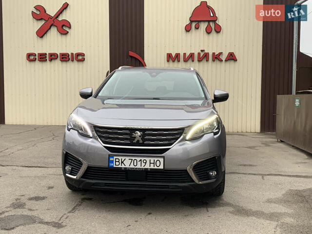 Серый Пежо 5008, объемом двигателя 1.56 л и пробегом 174 тыс. км за 17500 $, фото 1 на Automoto.ua