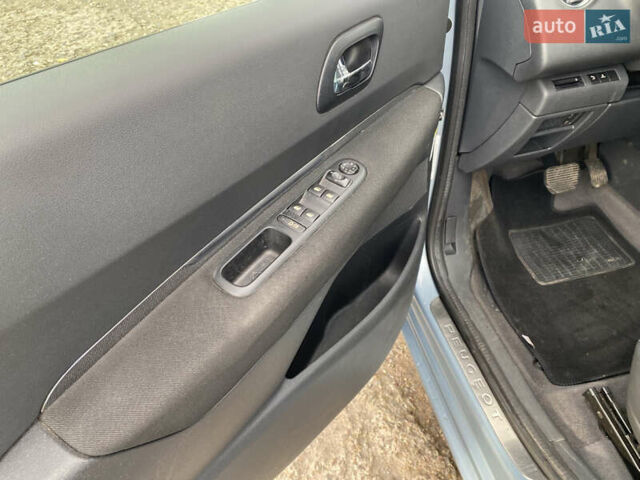 Синий Пежо 5008, объемом двигателя 1.6 л и пробегом 228 тыс. км за 7400 $, фото 22 на Automoto.ua