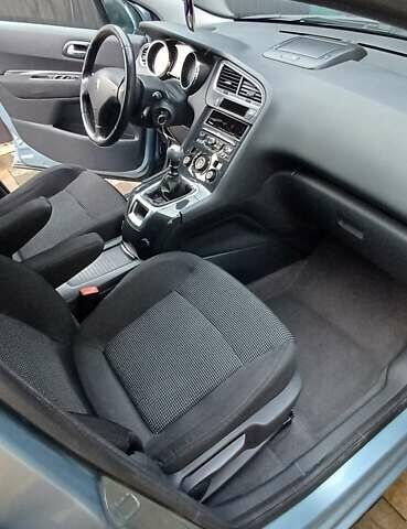 Синий Пежо 5008, объемом двигателя 1.6 л и пробегом 286 тыс. км за 7200 $, фото 6 на Automoto.ua