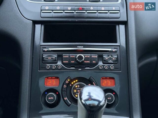 Синий Пежо 5008, объемом двигателя 1.56 л и пробегом 251 тыс. км за 6950 $, фото 76 на Automoto.ua