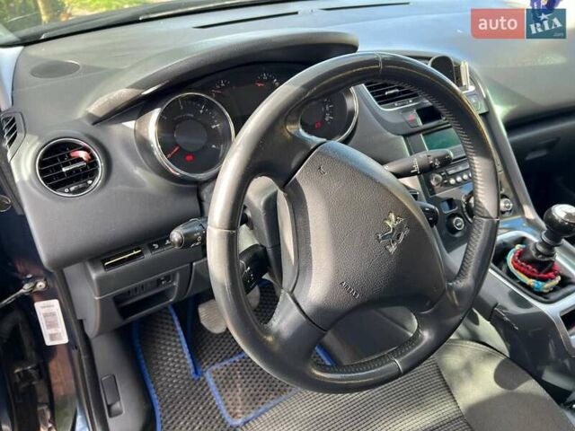 Пежо 5008 2009 в Львове на Automoto.ua Синий Пежо 5008, объемом двигателя 1.56 л и пробегом 215 тыс. км за 7400 $, фото 12 на Automoto.ua