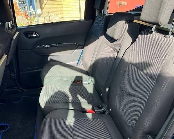 Пежо 5008 2009 в Львове на Automoto.ua Синий Пежо 5008, объемом двигателя 1.56 л и пробегом 215 тыс. км за 7400 $, фото 13 на Automoto.ua