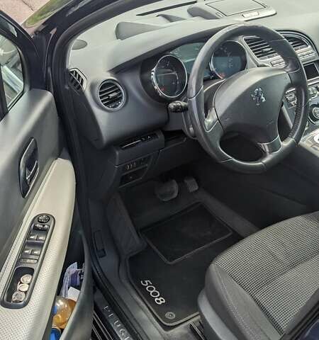 Синий Пежо 5008, объемом двигателя 1.6 л и пробегом 251 тыс. км за 7300 $, фото 6 на Automoto.ua