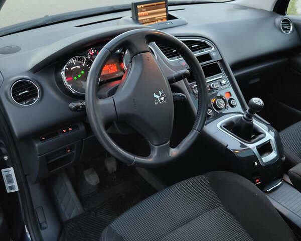 Синий Пежо 5008, объемом двигателя 2 л и пробегом 268 тыс. км за 10800 $, фото 11 на Automoto.ua
