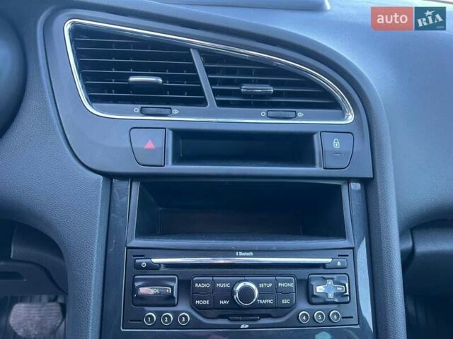 Пежо 5008 2012 в Львове на Automoto.ua Синий Пежо 5008, объемом двигателя 1.6 л и пробегом 260 тыс. км за 8390 $, фото 25 на Automoto.ua