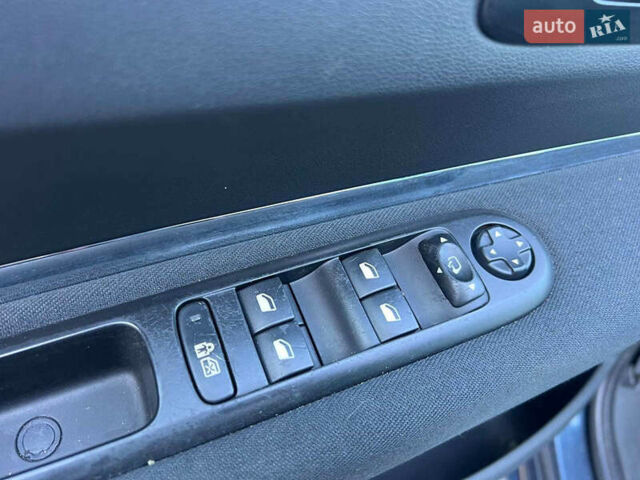 Пежо 5008 2012 в Львове на Automoto.ua Синий Пежо 5008, объемом двигателя 1.6 л и пробегом 260 тыс. км за 8390 $, фото 15 на Automoto.ua